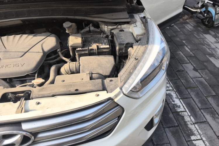 Used Hyundai ix25 2015 1.6L Automatic Two-Wheel Drive Smart GLS Trim Engine Bay Left