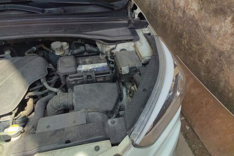 Used Hyundai ix25 2015 1.6L Automatic Two-Wheel Drive Smart GLS Trim Engine Bay Left