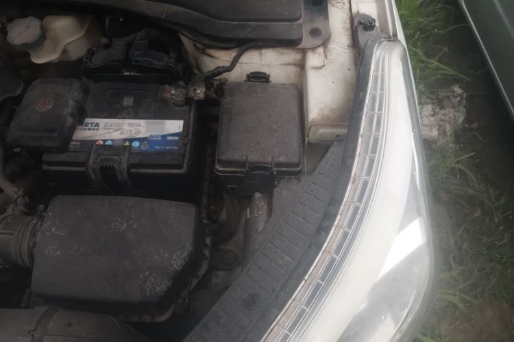 Used Hyundai ix25 2015 1.6L Automatic Two-Wheel Drive Smart GLS Trim Engine Bay Left