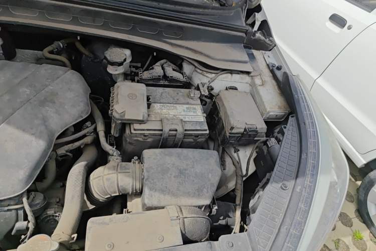 Used Hyundai ix25 2015 1.6L Automatic Two-Wheel-Drive Deluxe DLX Model Engine Bay Left