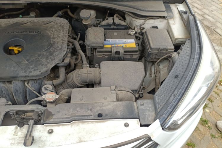 Used Hyundai ix25 2015 2.0L Automatic 4x4 Deluxe DLX Engine Bay Left