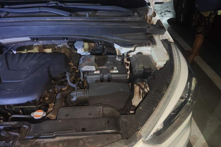 Used Hyundai ix25 2015 1.6L Automatic Two-Wheel Drive Smart GLS Trim Engine Bay Left