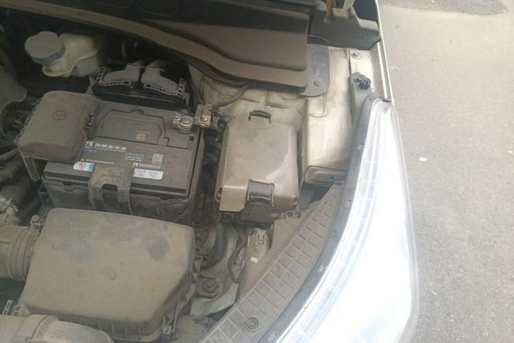 Used Hyundai ix25 2015 1.6L Automatic Two-Wheel Drive Smart GLS Trim Engine Bay Left