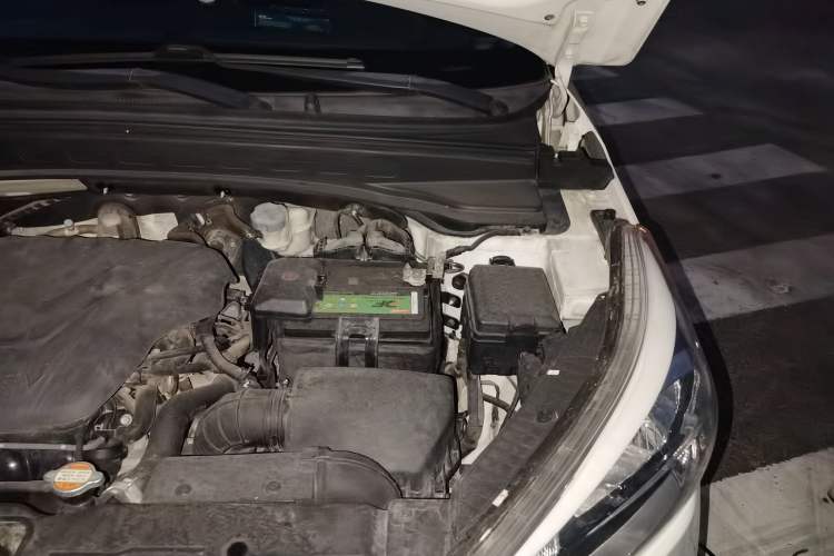 Used Hyundai ix25 2015 1.6L Automatic Two-Wheel Drive Smart GLS Trim Engine Bay Left