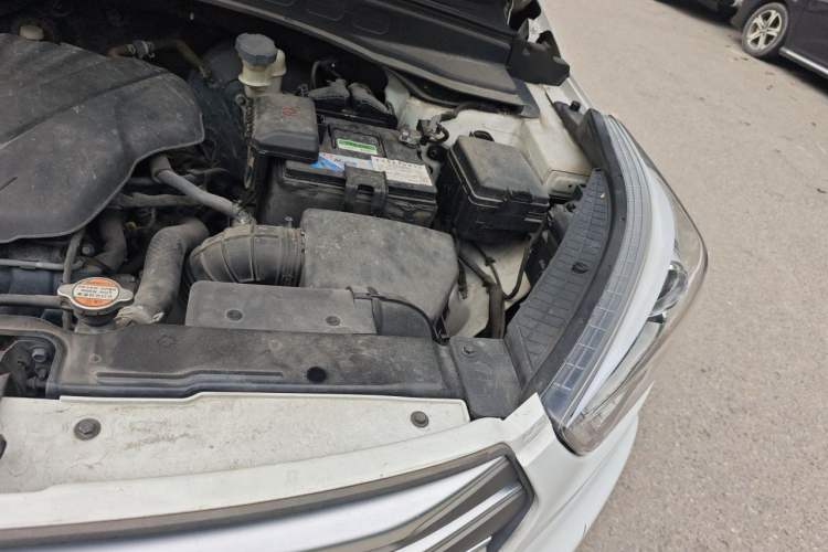 Used Hyundai ix25 2015 1.6L Automatic Two-Wheel-Drive Deluxe DLX Model Engine Bay Left