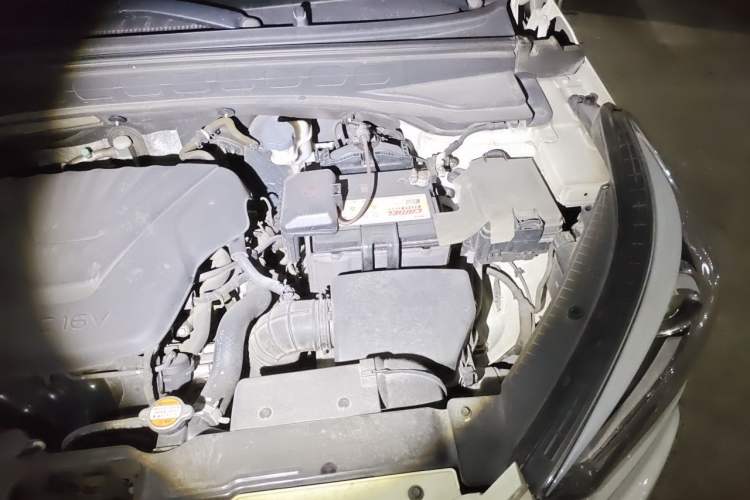 Used Hyundai ix25 2015 1.6L Automatic Two-Wheel-Drive Deluxe DLX Model Engine Bay Left