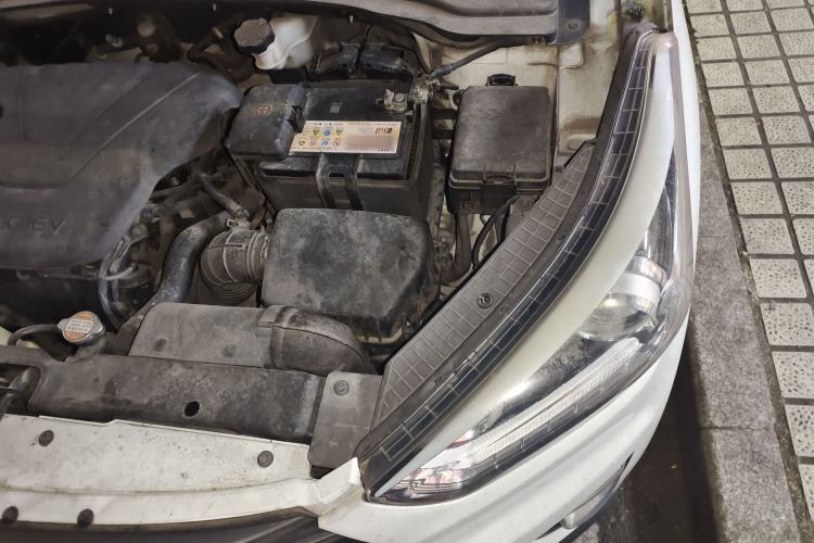 Used Hyundai ix25 2015 1.6L Automatic Two-Wheel-Drive Deluxe DLX Model Engine Bay Left