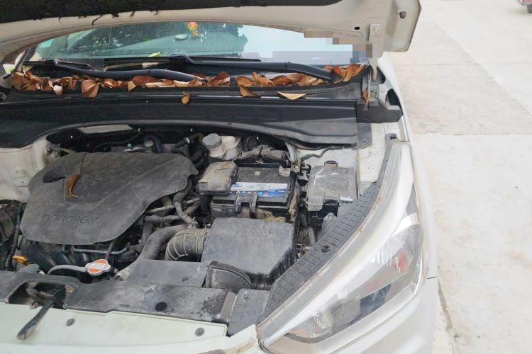 Used Hyundai ix25 2015 1.6L Automatic Two-Wheel Drive Smart GLS Trim Engine Bay Left