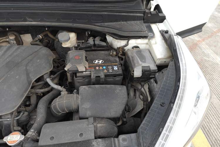 Used Hyundai ix25 2015 1.6L Automatic Two-Wheel-Drive Deluxe DLX Model Engine Bay Left