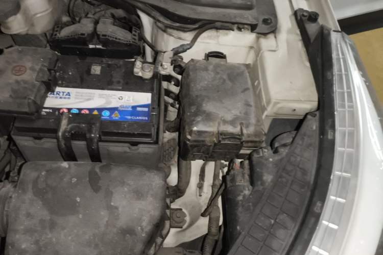 Used Hyundai ix25 2015 1.6L Automatic Two-Wheel Drive Smart GLS Trim Engine Bay Left