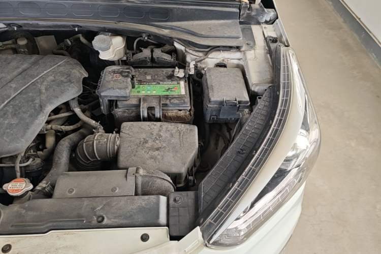 Used Hyundai ix25 2015 1.6L Automatic Two-Wheel-Drive Deluxe DLX Model Engine Bay Left