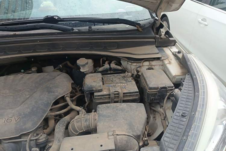 Used Hyundai ix25 2015 1.6L Automatic Two-Wheel-Drive Deluxe DLX Model Engine Bay Left