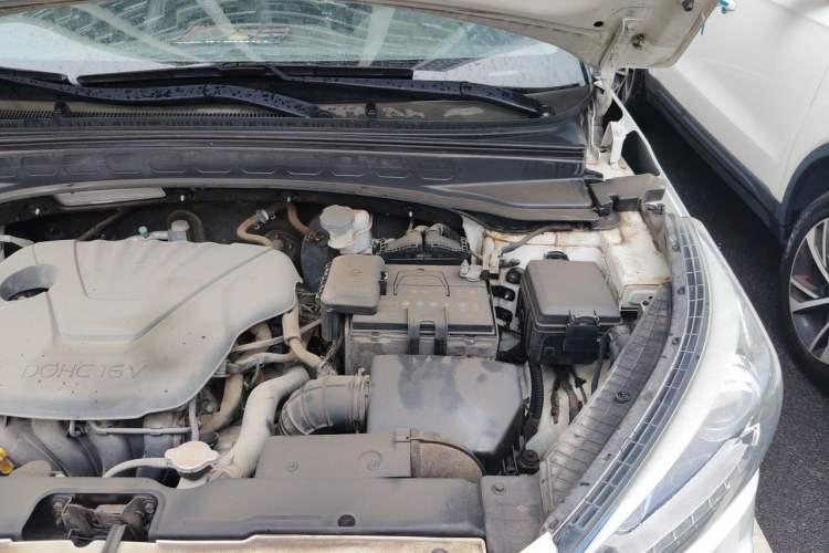 Used Hyundai ix25 2015 1.6L Automatic Two-Wheel-Drive Deluxe DLX Model Engine Bay Left