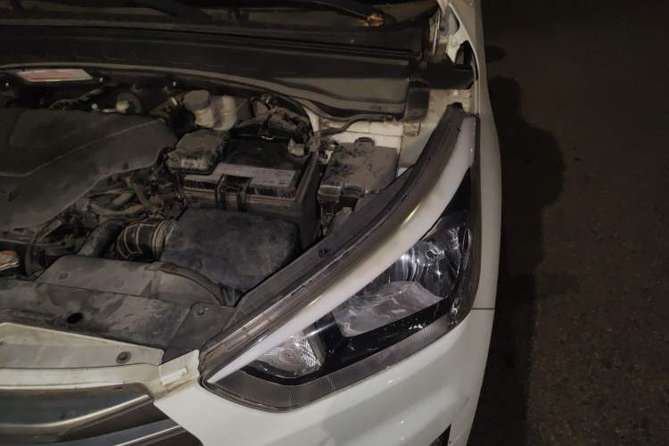 Used Hyundai ix25 2015 1.6L Automatic Two-Wheel Drive Smart GLS Trim Engine Bay Left