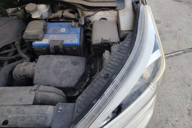 Used Hyundai ix25 2015 1.6L Automatic Two-Wheel Drive Smart GLS Trim Engine Bay Left