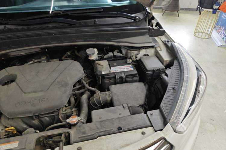Used Hyundai ix25 2015 1.6L Automatic Two-Wheel Drive Smart GLS Trim Engine Bay Left
