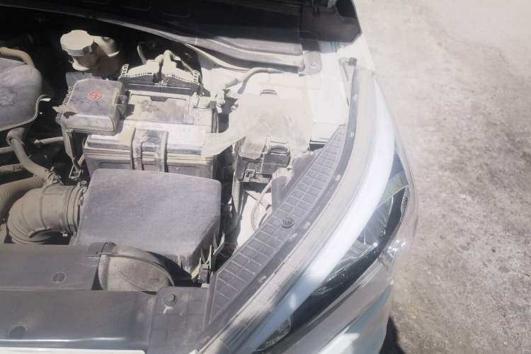 Used Hyundai ix25 2015 1.6L Automatic Two-Wheel Drive Smart GLS Trim Engine Bay Left