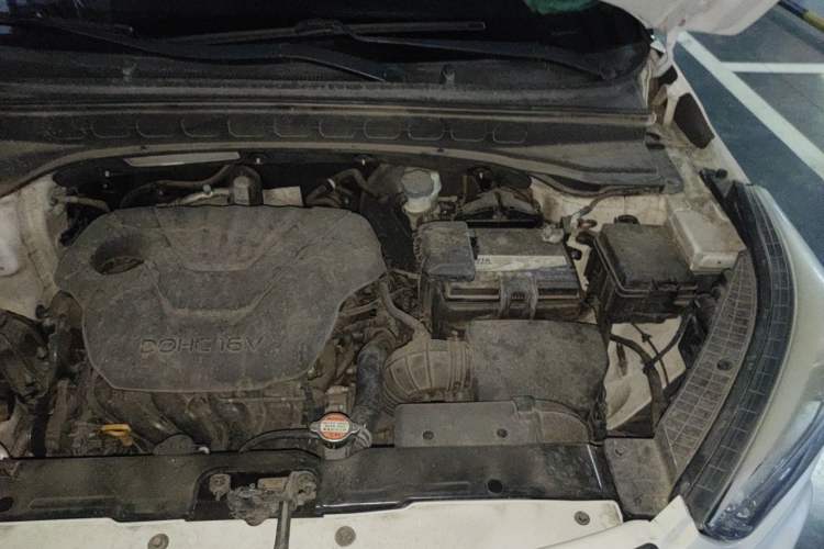 Used Hyundai ix25 2015 1.6L Automatic Two-Wheel-Drive Deluxe DLX Model Engine Bay Left