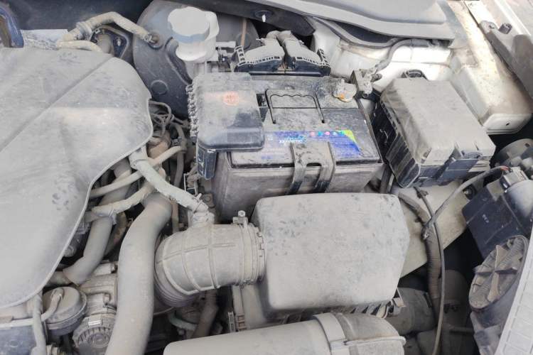 Used Hyundai ix25 2015 1.6L Automatic Two-Wheel-Drive Deluxe DLX Model Engine Bay Left