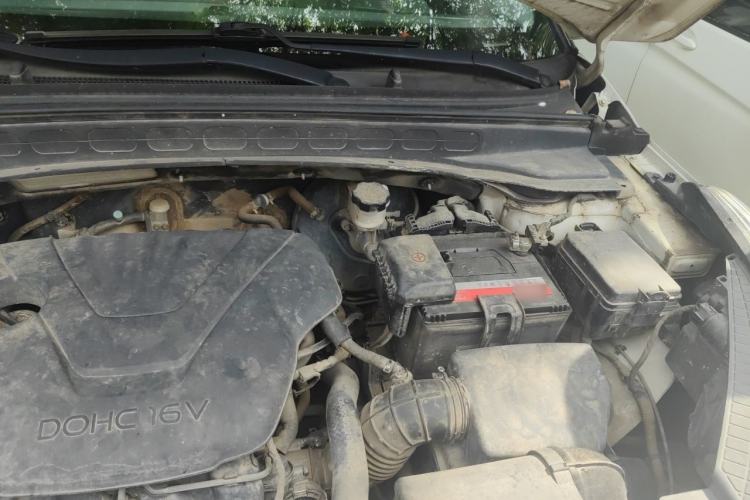 Used Hyundai ix25 2015 1.6L Automatic Two-Wheel-Drive Deluxe DLX Model Engine Bay Left