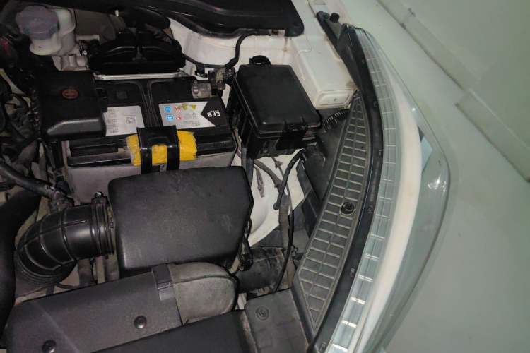 Used Hyundai ix25 2015 1.6L Automatic Two-Wheel Drive Smart GLS Trim Engine Bay Left
