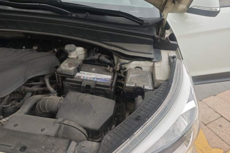Used Hyundai ix25 2015 1.6L Automatic Two-Wheel Drive Smart GLS Trim Engine Bay Left