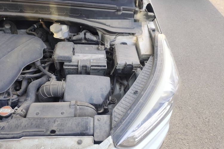 Used Hyundai ix25 2015 1.6L Automatic Two-Wheel-Drive Deluxe DLX Model Engine Bay Left