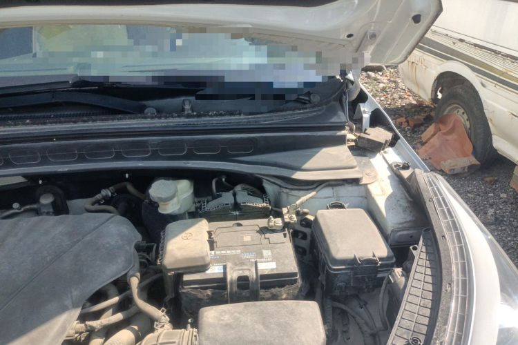 Used Hyundai ix25 2015 1.6L Automatic Two-Wheel-Drive Deluxe DLX Model Engine Bay Left