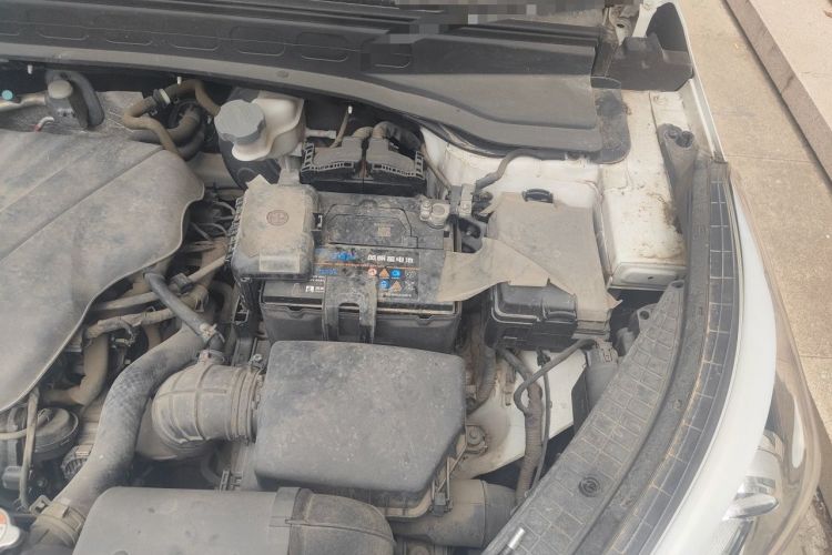 Used Hyundai ix25 2015 1.6L Automatic Two-Wheel-Drive Deluxe DLX Model Engine Bay Left