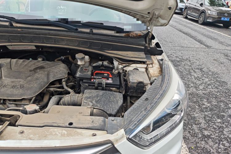 Used Hyundai ix25 2015 1.6L Automatic Two-Wheel-Drive Deluxe DLX Model Engine Bay Left