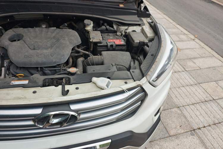 Used Hyundai ix25 2015 1.6L Automatic Two-Wheel Drive Smart GLS Trim Engine Bay Left