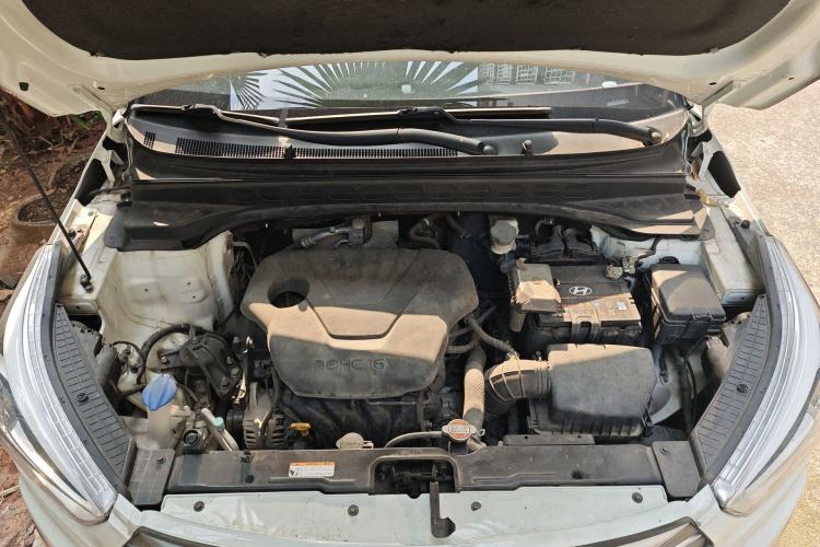 Used Hyundai ix25 2015 1.6L Automatic Two-Wheel Drive Smart GLS Trim Engine Bay