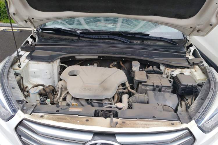 Used Hyundai ix25 2015 1.6L Automatic Two-Wheel-Drive Deluxe DLX Model Engine Bay