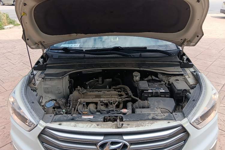 Used Hyundai ix25 2015 1.6L Automatic Two-Wheel Drive Smart GLS Trim Engine Bay