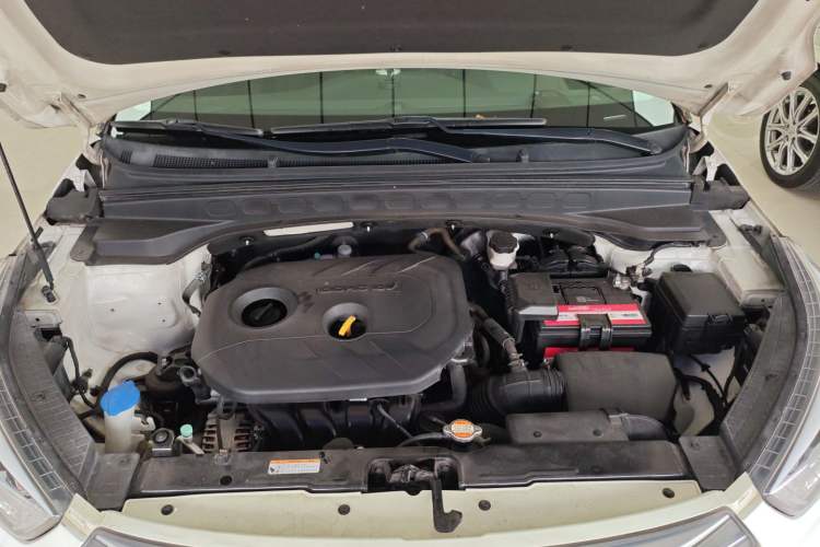 Used Hyundai ix25 2015 2.0L Automatic 4x4 Deluxe DLX Engine Bay