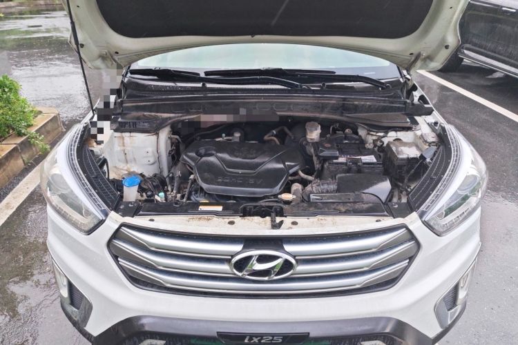 Used Hyundai ix25 2015 1.6L Automatic Two-Wheel-Drive Deluxe DLX Model Engine Bay
