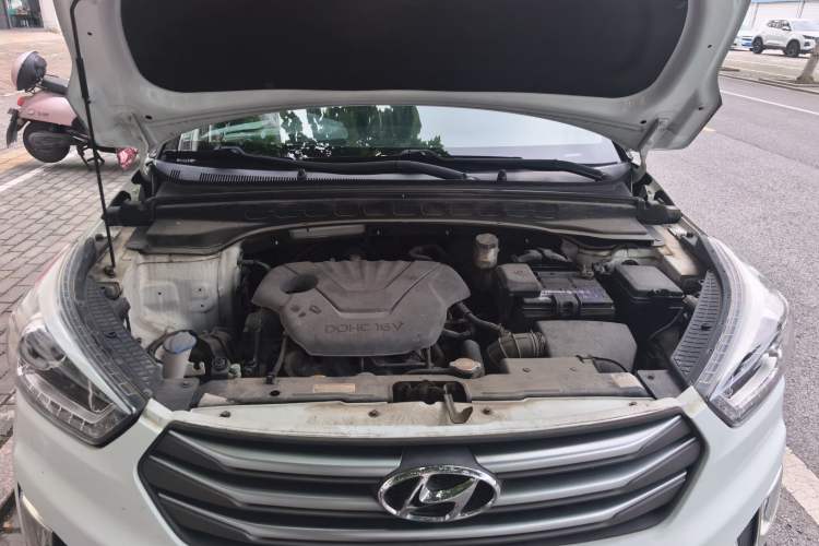 Used Hyundai ix25 2015 1.6L Automatic Two-Wheel-Drive Deluxe DLX Model Engine Bay