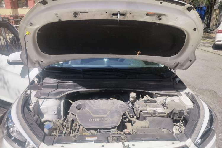 Used Hyundai ix25 2015 1.6L Automatic Two-Wheel Drive Smart GLS Trim Engine Bay