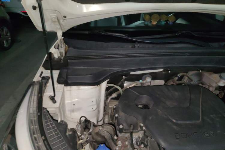 Used Hyundai ix25 2015 1.6L Automatic Two-Wheel Drive Smart GLS Trim Engine Bay Right