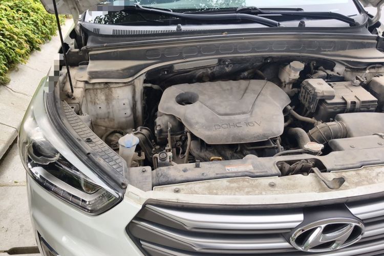 Used Hyundai ix25 2015 1.6L Automatic Two-Wheel-Drive Deluxe DLX Model Engine Bay Right