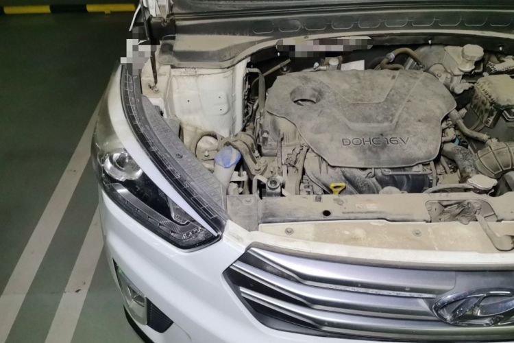 Used Hyundai ix25 2015 1.6L Automatic Two-Wheel-Drive Deluxe DLX Model Engine Bay Right