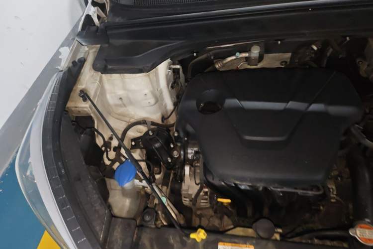 Used Hyundai ix25 2015 1.6L Automatic Two-Wheel-Drive Deluxe DLX Model Engine Bay Right
