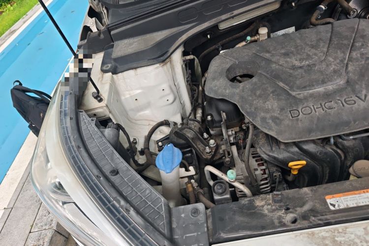 Used Hyundai ix25 2015 1.6L Automatic Two-Wheel-Drive Deluxe DLX Model Engine Bay Right