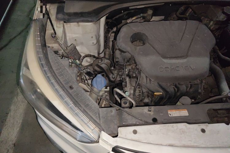 Used Hyundai ix25 2015 1.6L Automatic Two-Wheel-Drive Deluxe DLX Model Engine Bay Right