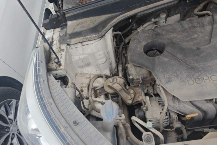 Used Hyundai ix25 2015 1.6L Automatic Two-Wheel-Drive Deluxe DLX Model Engine Bay Right