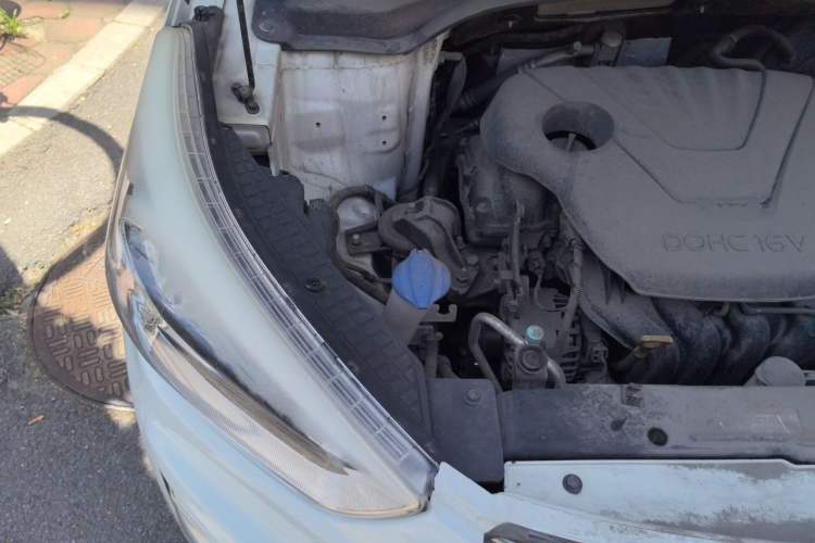 Used Hyundai ix25 2015 1.6L Automatic Two-Wheel Drive Smart GLS Trim Engine Bay Right