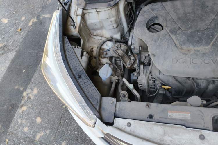 Used Hyundai ix25 2015 1.6L Automatic Two-Wheel Drive Smart GLS Trim Engine Bay Right