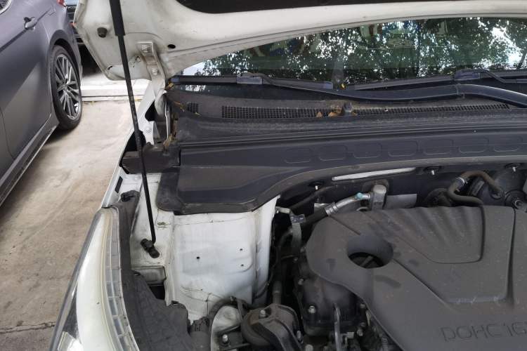 Used Hyundai ix25 2015 1.6L Automatic Two-Wheel Drive Smart GLS Trim Engine Bay Right