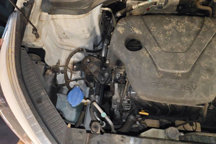 Used Hyundai ix25 2015 1.6L Automatic Two-Wheel Drive Smart GLS Trim Engine Bay Right
