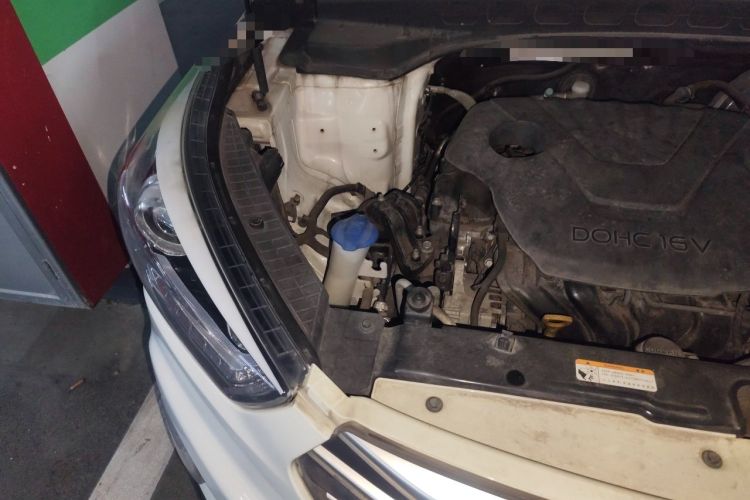 Used Hyundai ix25 2015 1.6L Automatic Two-Wheel-Drive Deluxe DLX Model Engine Bay Right